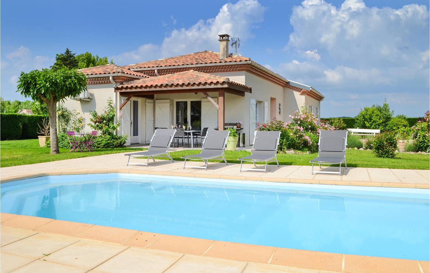 Appartement avec jardin au bord de la piscine : 2,5 km de Saint-Vite in Saint-Georges, Région de Villeneuve-sur-Lot