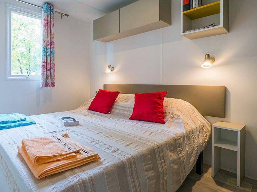 Camping Lou Souleï - Stacaravan 6 personen - Comfort Xl | 3 slaapkamers | 6 pers | Verhoogd terras | Airconditioning in Carry-le-Rouet, Istres en omgeving