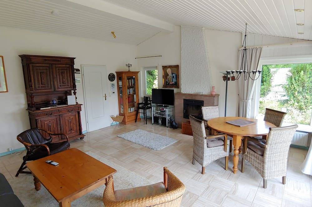 Mooie vrijstaande vakantiewoning met zonnige ligging en weids uitzicht, foto 9