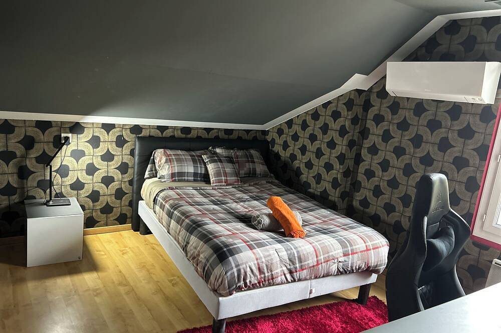 Villa Maxonale near Paris with Heated Pool, Sauna & Jacuzzi in Villemoisson-sur-Orge, Essonne