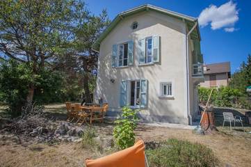 Location de vacances pour 8 personnes, avec jardin à Jausiers