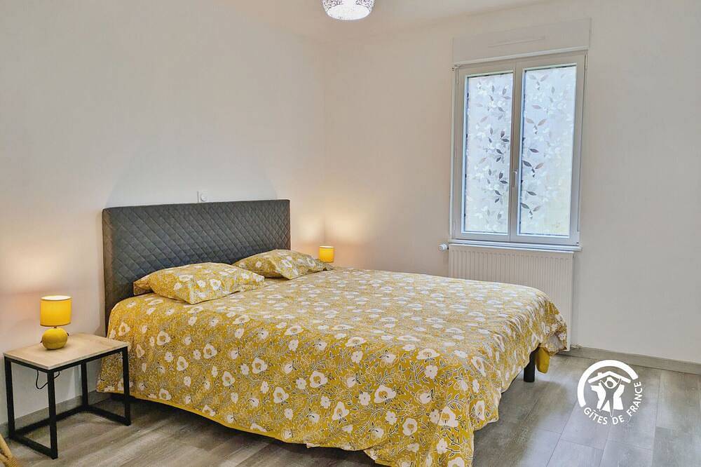 Gîte confortable pour 6 pers. avec grande terrasse in Saint-Michel-de-la-Roë, Mayenne