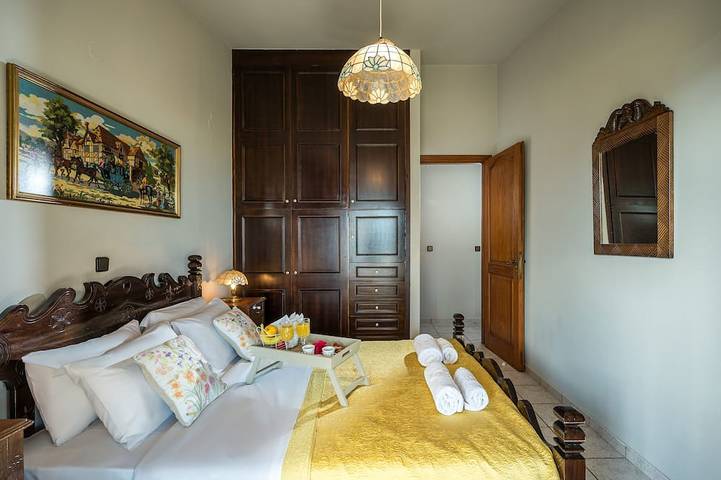Villa Eva, Luxus-Villa 50 Meter vom Meer entfernt, in einer sehr ruhigen Gegend. in Kokkini Hani, Iraklio-Heraklion und Umgebung