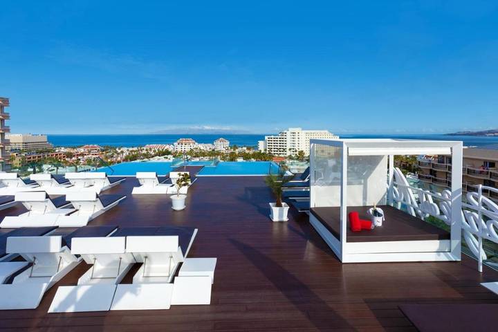 Hôtel pour 10 personnes, avec terrasse ainsi que piscine et jacuzzi