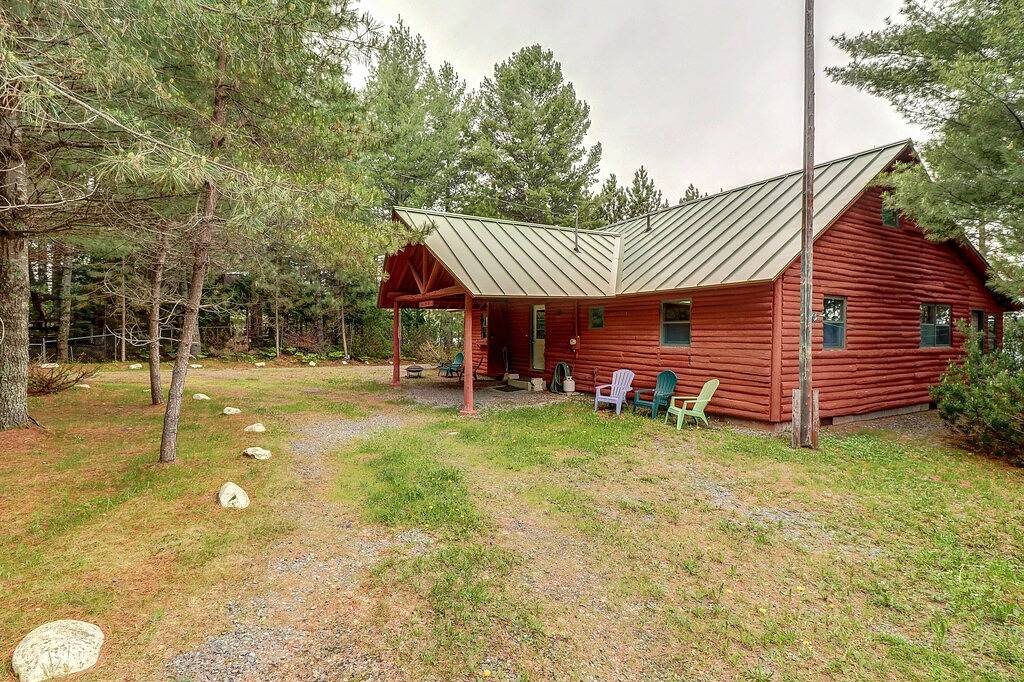 Haus am See w / private Dock, Kiesstrand & geschlossene Veranda - Hunde willkommen! in Greenville (ME), Moosehead Lake
