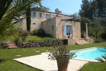 Location de vacances pour 8 personnes, avec terrasse et jardin à Mouans-Sartoux