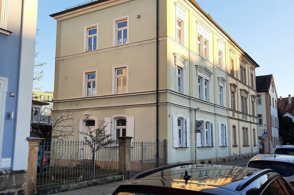 Ganze Wohnung, Zentral gelegene, große Ferienwohnung; kostenloser Pkw-Stellplatz inklusive! in Bamberg, Fränkisches Weinland