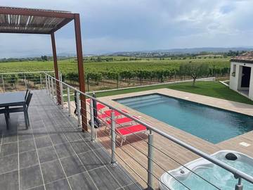 Cottage pour 6 personnes, avec piscine ainsi que jardin et vue à Pennautier