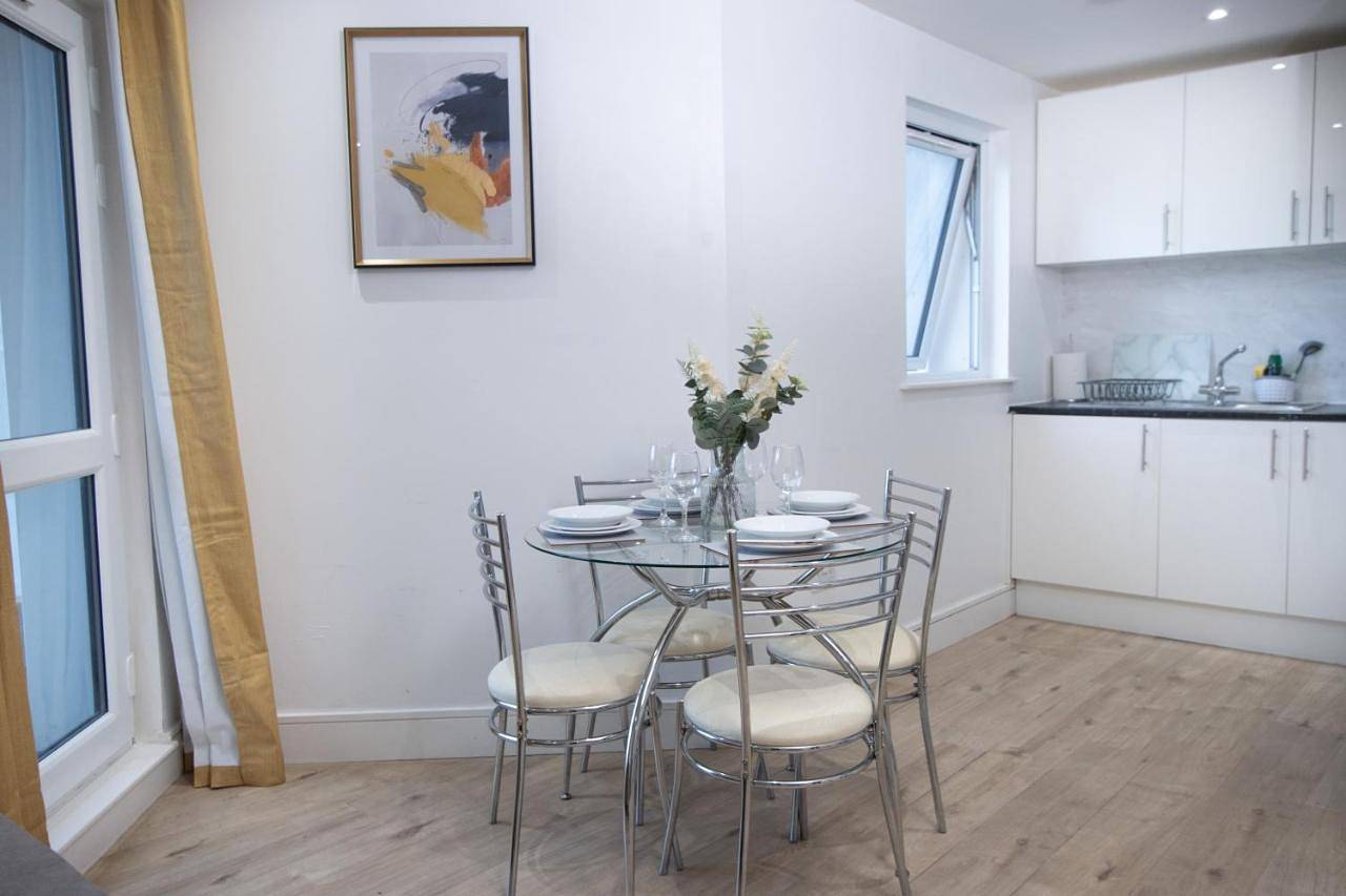 Entire apartment, Two-Bedroom Apartment in Luton, Chiltern Hills