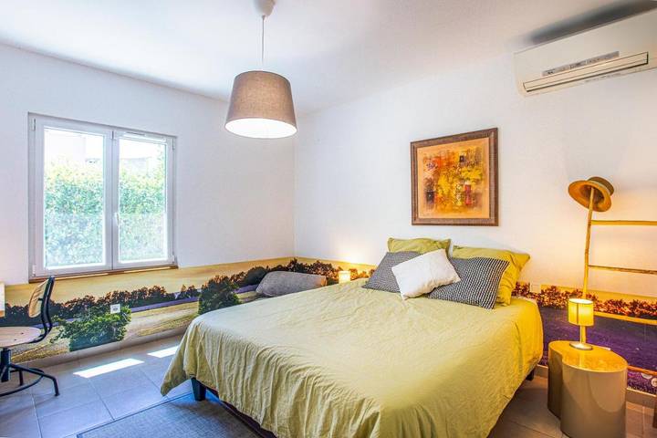 Location de vacances pour 9 personnes, avec piscine et terrasse ainsi que jardin et jacuzzi, animaux acceptés à La Valette-du-Var - 4