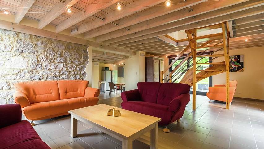 Gîte pour 8 personnes, avec jardin à Cerfontaine