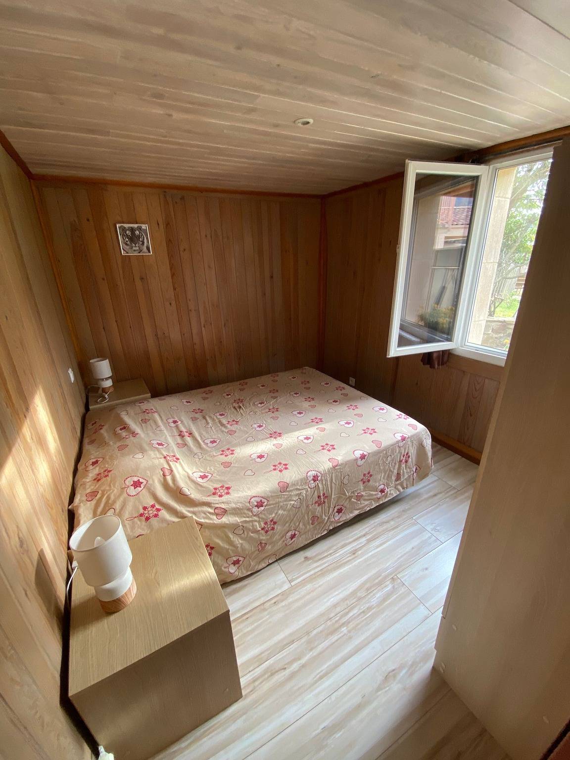 Ganze Wohnung, Appartement „Vacances Tranquilles“ mit Bergblick, Gemeinschaftspool und Wlan in Lodève, Lodève und Umgebung