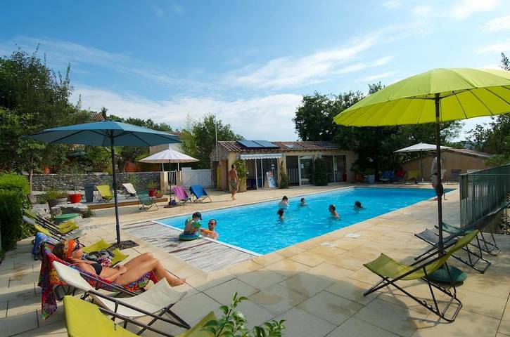 Ferienhaus für 8 Personen, mit Terrasse und Garten sowie Pool in Labeaume