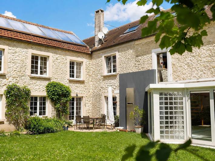 Location de vacances pour 10 personnes, avec Balcon et Terrasse ainsi que Jardin et Piscine dans Andelu