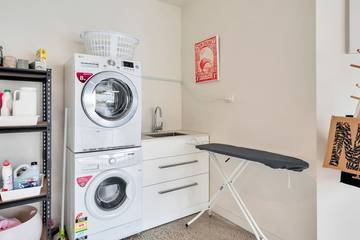 Holiday Home for 12 People in Auckland, Auckland Council, Photo 1