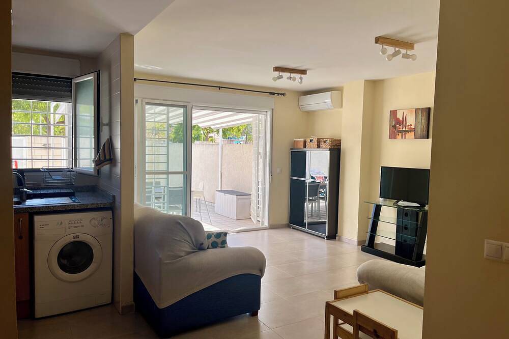 Apartamento entero, Acoguedor bajo con gran terraza in Bellreguart, Costa de Valencia