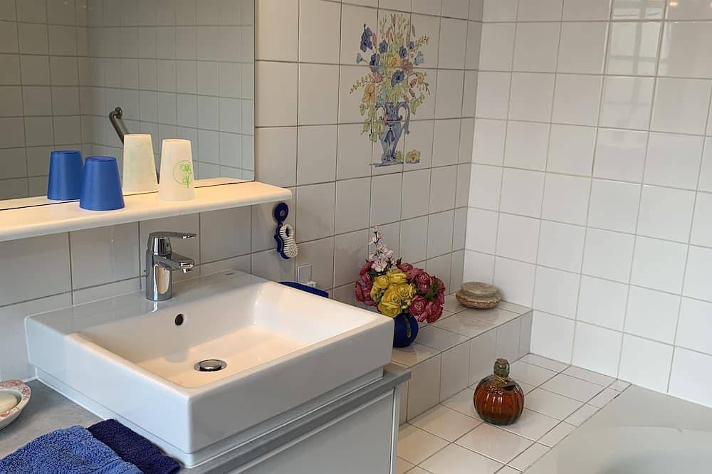 Entire apartment, Calm Close to Paris Jo2024 - Direct Stade de France - 8 km From Eiffel Tower in Fontenay-aux-Roses, Hauts-de-Seine