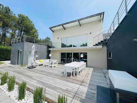 Villa Californie avec piscine près du circuit des 24H in Changé, Sarthe
