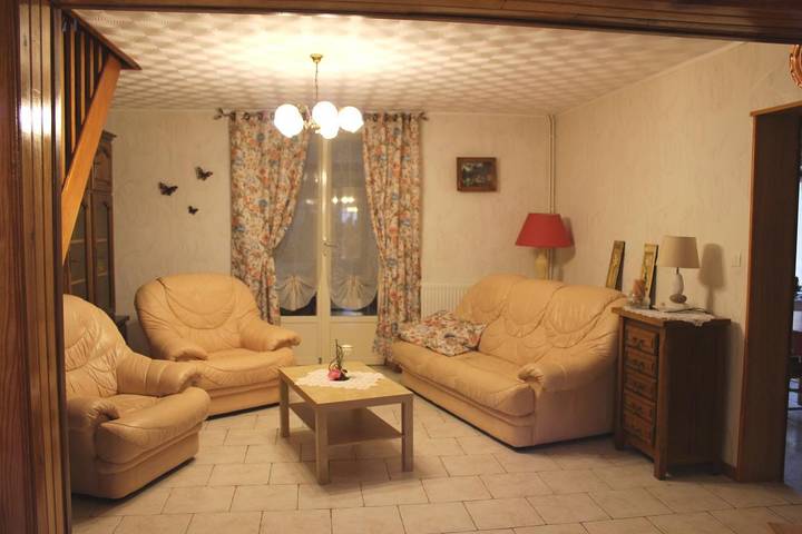 Gîte pour 5 personnes, avec jardin, animaux acceptés à Éteignières