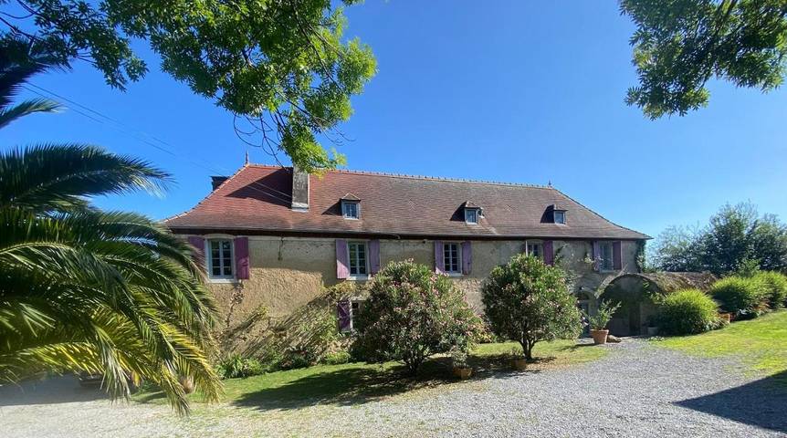 Gîte pour 2 personnes, avec Terrasse et Jardin ainsi que Piscine et Vue à Lucq-de-Béarn