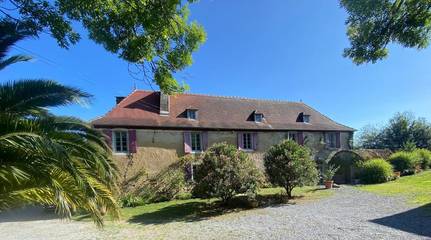 Gîte pour 2 personnes, avec jardin et vue ainsi que terrasse et piscine à Lucq-de-Béarn