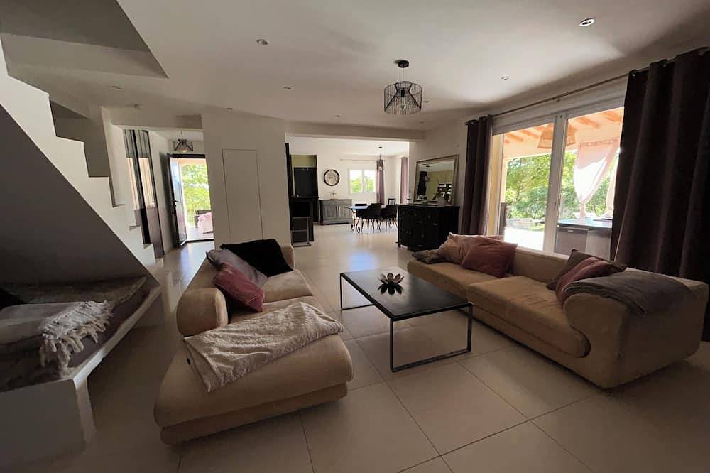 Family home in the hills, between the Gorges du Verdon and the French Riviera in Montferrat, Draguignan Region