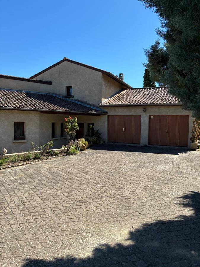 Location de vacances pour 8 personnes, avec Balcon et Terrasse ainsi que Jardin et Vue à Saint-Désirat - 4