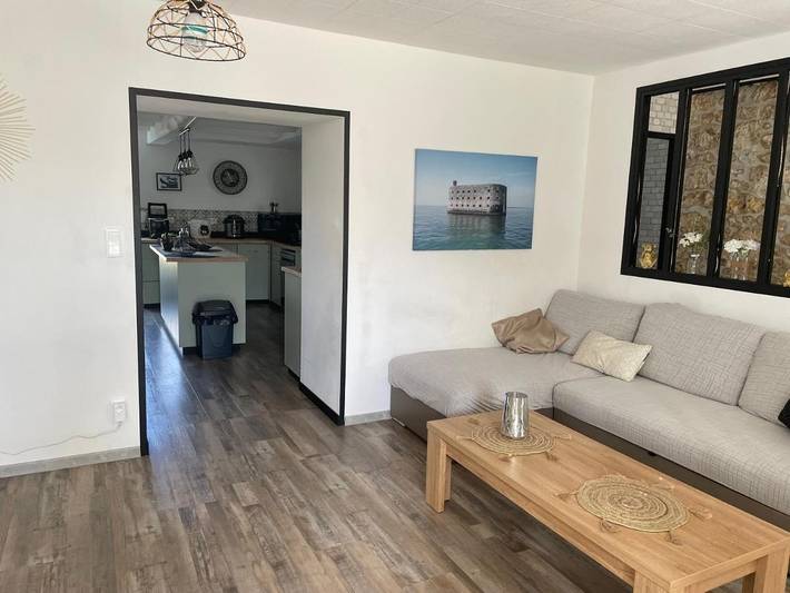 Location de vacances pour 31 personnes, avec piscine ainsi que jardin et terrasse, adapté aux familles à Gémozac - 4