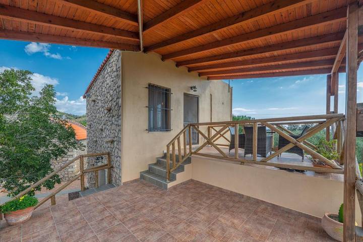 Location de vacances pour 6 personnes, avec jardin et terrasse dans Keratokambos - 2