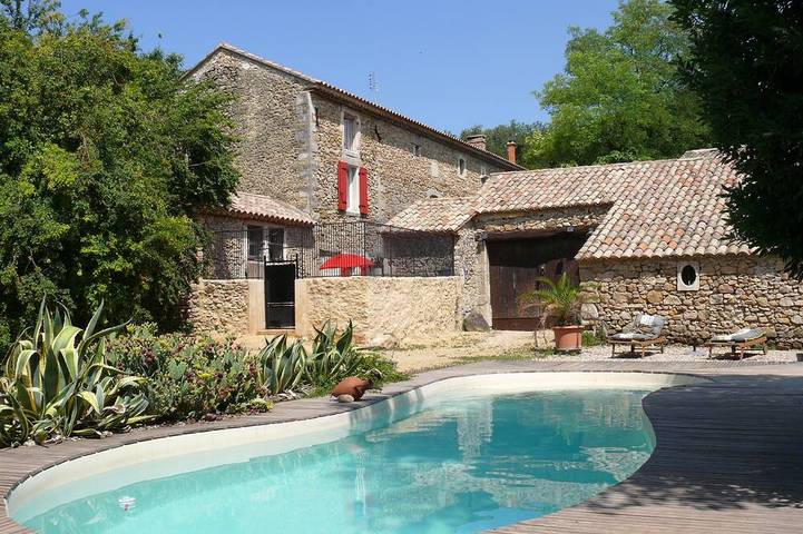 Gîte pour 5 personnes, avec Terrasse ainsi que Jardin et Piscine