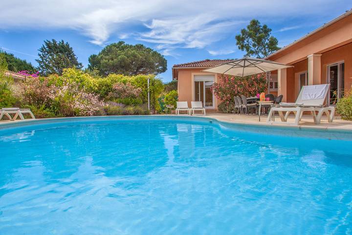 Villa pour 8 personnes, avec jardin ainsi que terrasse et piscine à Calvi
