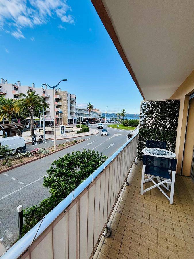 Gîte pour 7 personnes, avec balcon et vue dans Office De Tourisme Cavalaire
