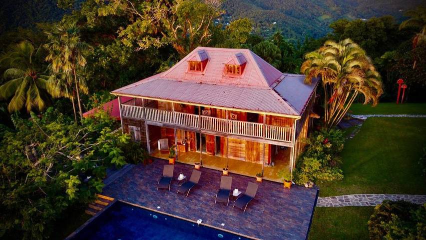 Maison d’hôte pour 2 personnes, avec terrasse ainsi que vue et piscine, animaux acceptés