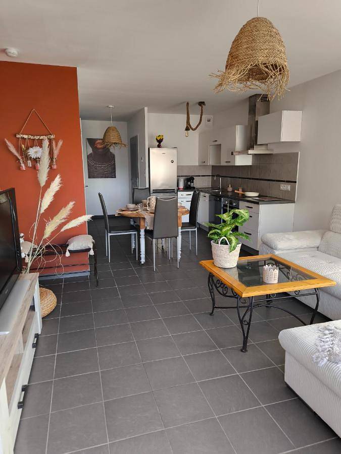 Gîte pour 6 personnes, avec jardin ainsi que terrasse et vue à Genas - 4