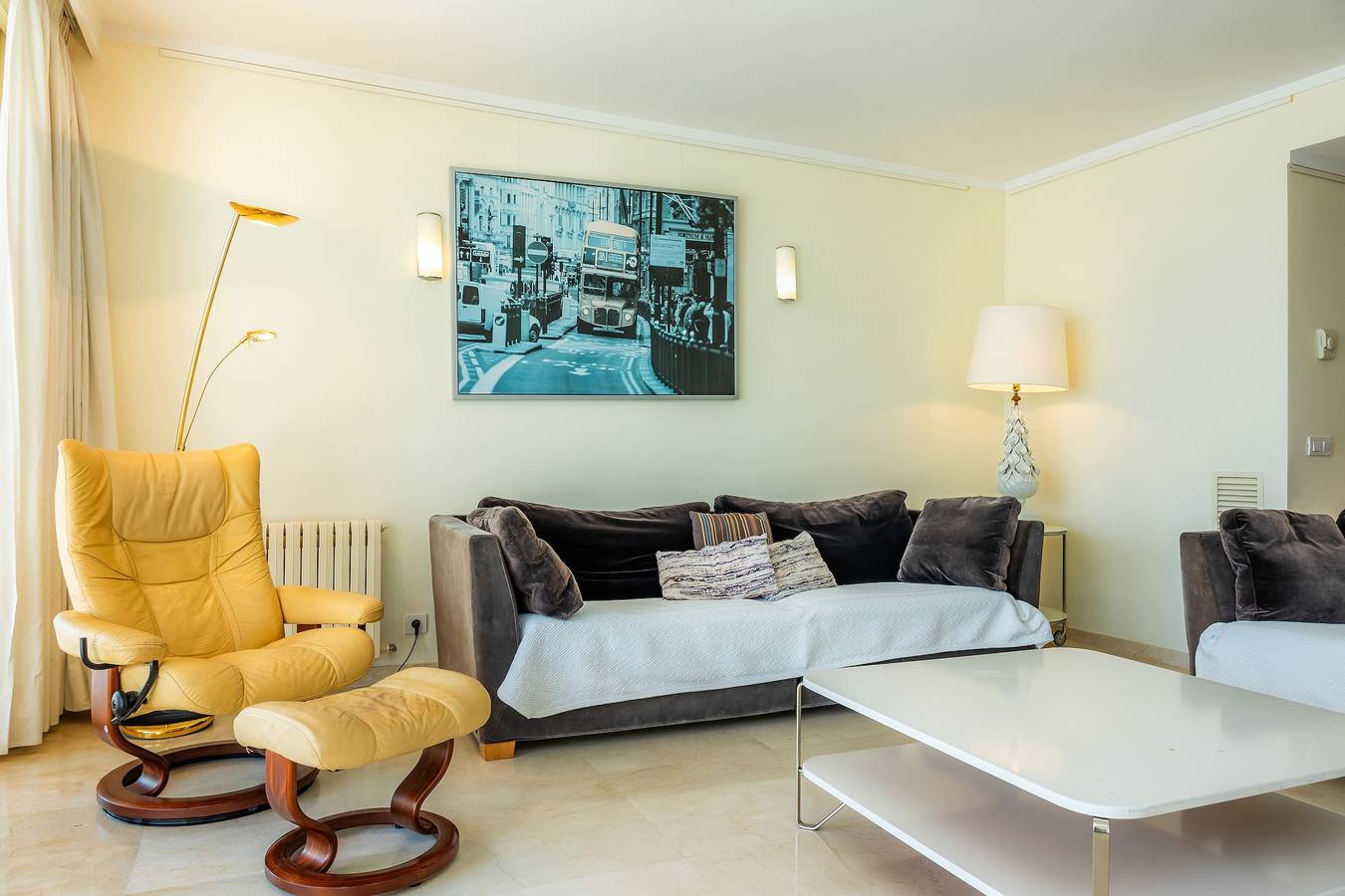 Entire apartment, Holiday Apartment Olympo with Sea View, Mountain View, Wi-Fi & Terraces; Street Parking Available in Port de Pollença, Pollença