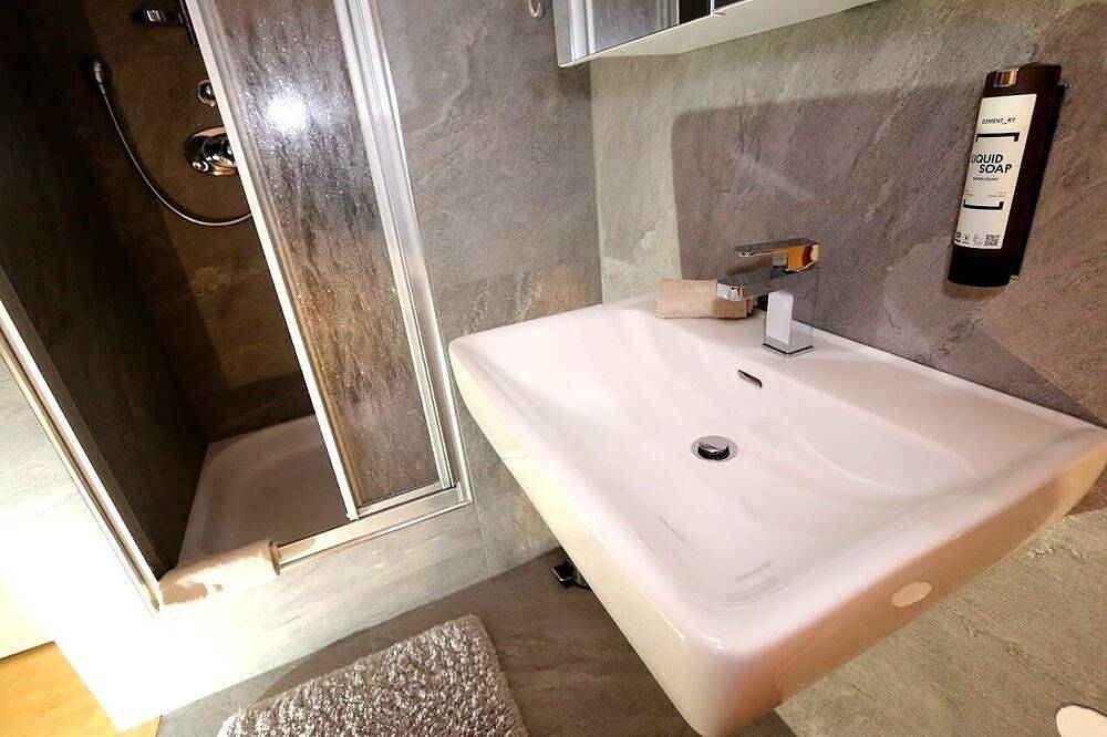 Double room with bathroom (1 double bed, 1 extra bed) in Zederhaus, Ski Amadé