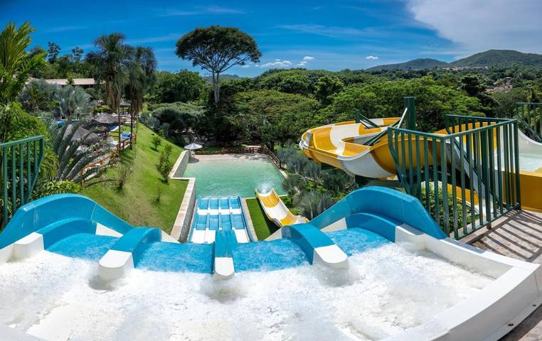 Bungalow para 4 personas, con piscina y sauna además de jardín y piscina para niños en Brasil