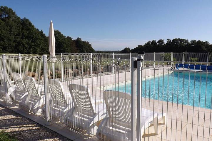 Gîte pour 6 personnes, avec jardin et terrasse à Cause-de-Clérans