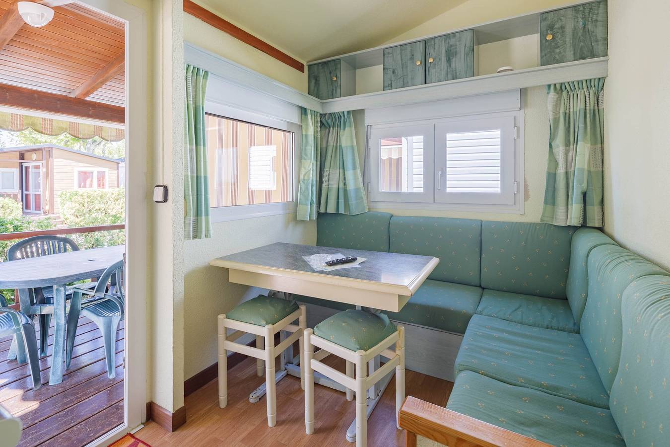 Bungalow 'A' con piscina privada, terraza privada y Wi-Fi in O Grove, Rias Baixas