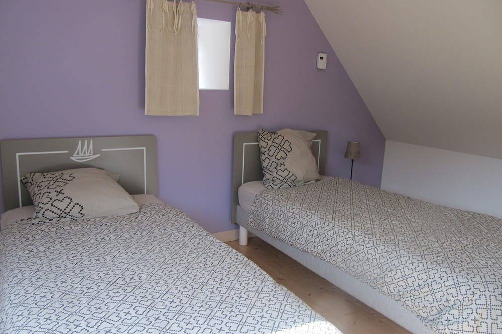 Charming cottage in the framework of an old mill in the countryside in Goulien, Iroise