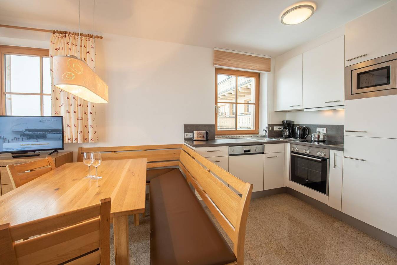 Apartamento entero, Cozy apartment with mountain view and close to the slopes in the Zillertal Arena in Hochkrimml, Krimml