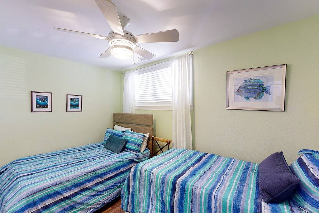 Ganze Wohnung, Updated, third-floor, bayfront condo with sunset views, 3 pools & 2 gyms in Virginia Beach