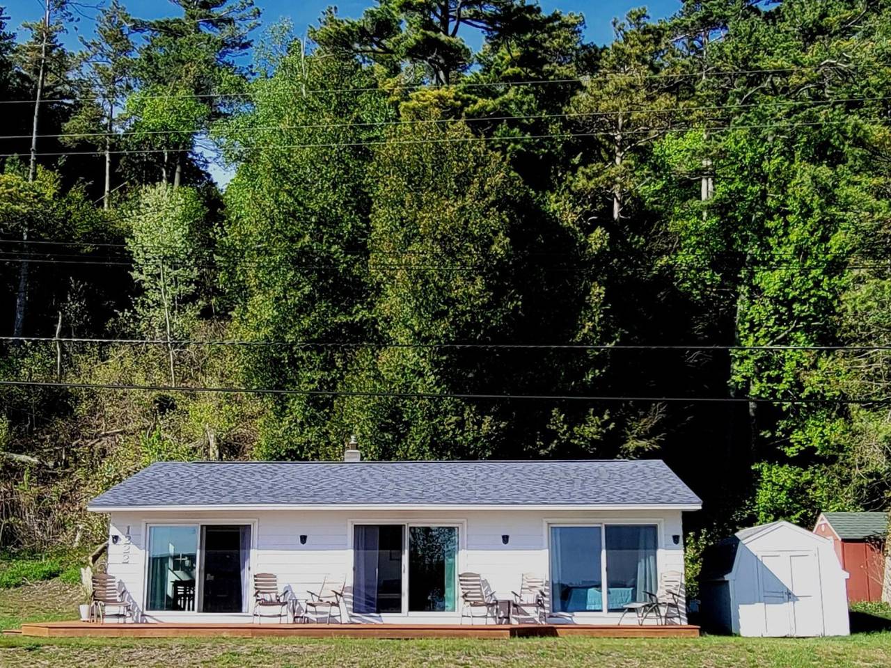 Ganze Wohnung, Lake Escape - Private Lakefront with Kayaks! in Benzie County