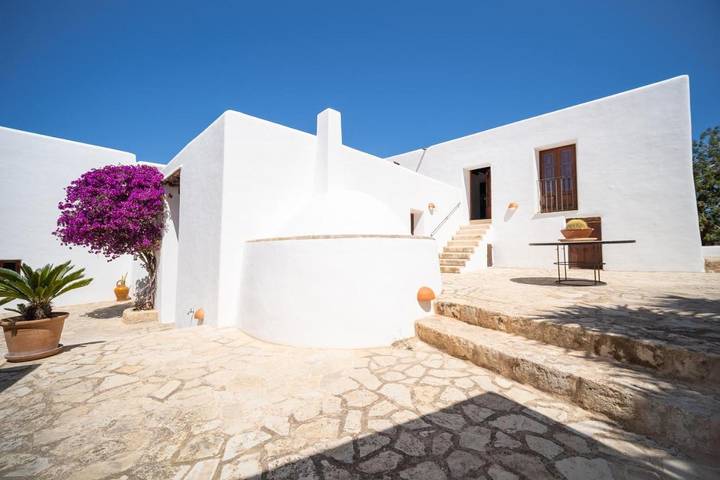 Location de vacances pour 12 personnes, avec terrasse et vue ainsi que jardin et piscine dans Portinatx - 4