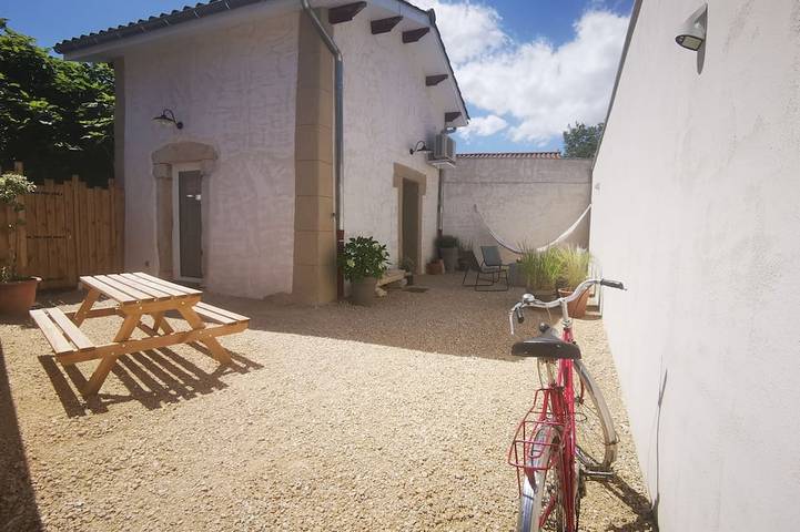 Location de vacances pour 2 personnes, avec Terrasse dans Aéroport Lyon Saint-Exupéry