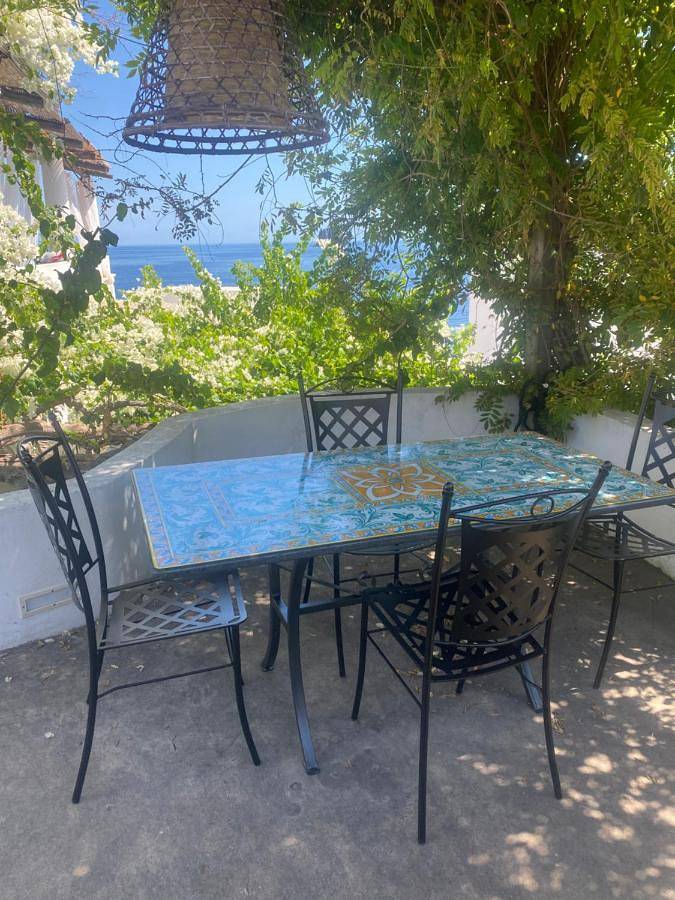 Location de vacances pour 4 personnes, avec balcon ainsi que jardin et vue, adapté aux familles dans Stromboli - 3