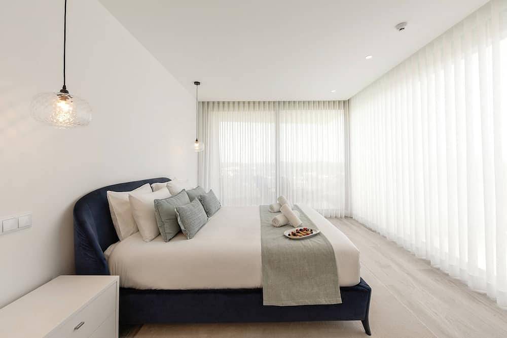 Lux House - Exclusive Retreat w/ Pool & View in Leiria, Pousos, Barreira e Cortes, Leiria