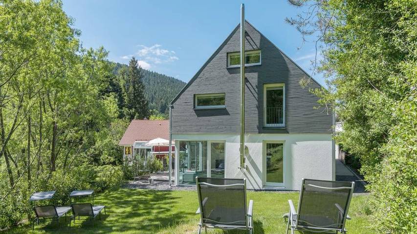 Ferienhaus für 17 Personen, mit Terrasse und Whirlpool sowie Sauna in Alpirsbach