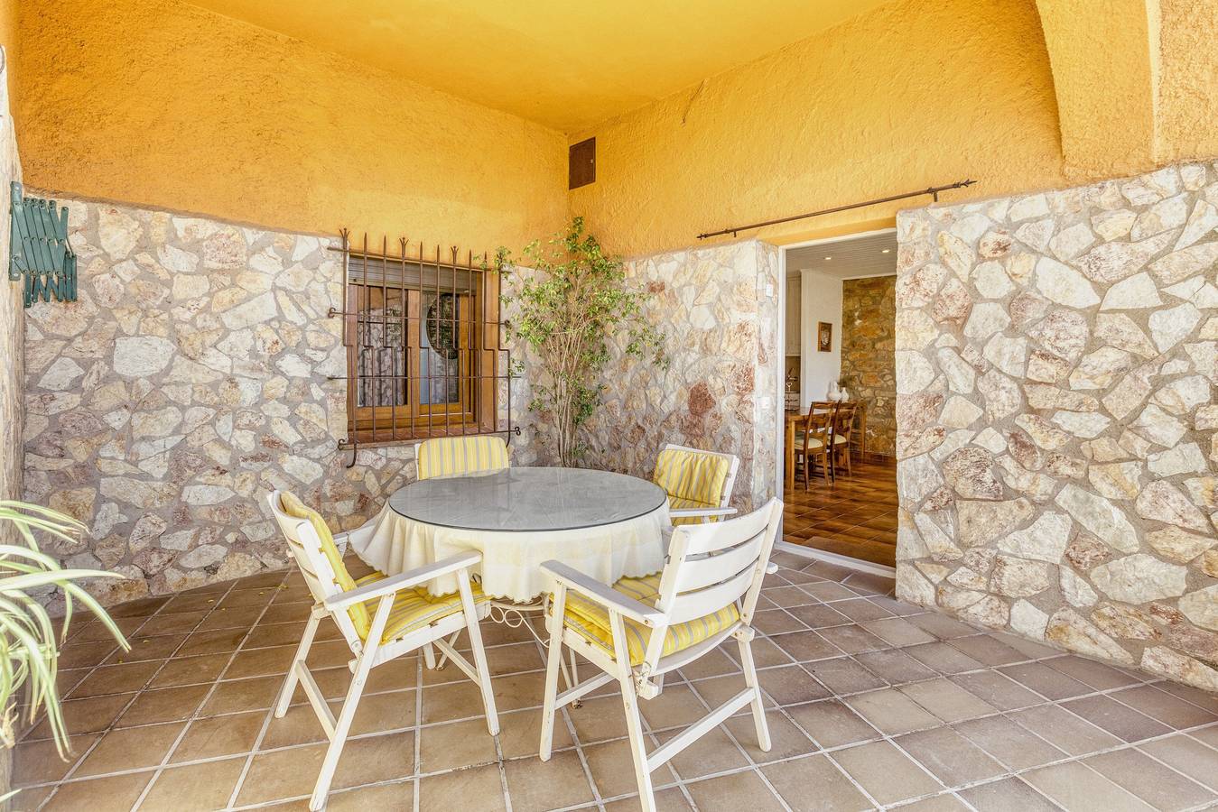 Appartamento intero, Appartamento 'Bajo 1' con terrazza privata e Wi-Fi in Begur, Costa Brava