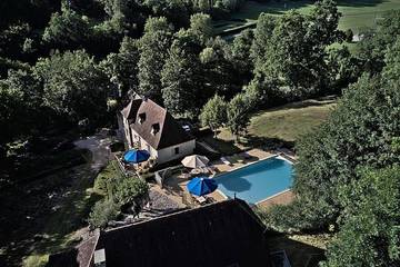 Gîte pour 12 personnes, avec vue ainsi que terrasse et piscine, animaux acceptés à Thémines